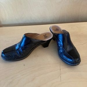 Sofft Black Leather Block Heel Slip-On Mules Womens